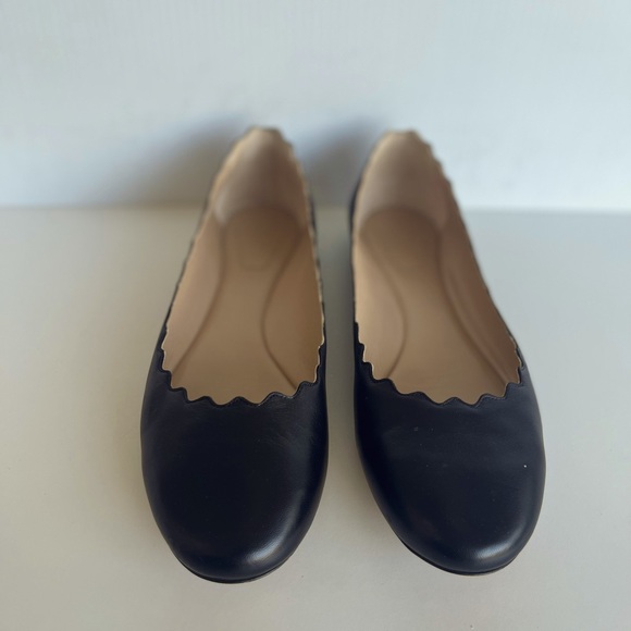 Chloé - Lauren Scalloped Leather Ballet Flats - Black Leather - Picture 2 of 7